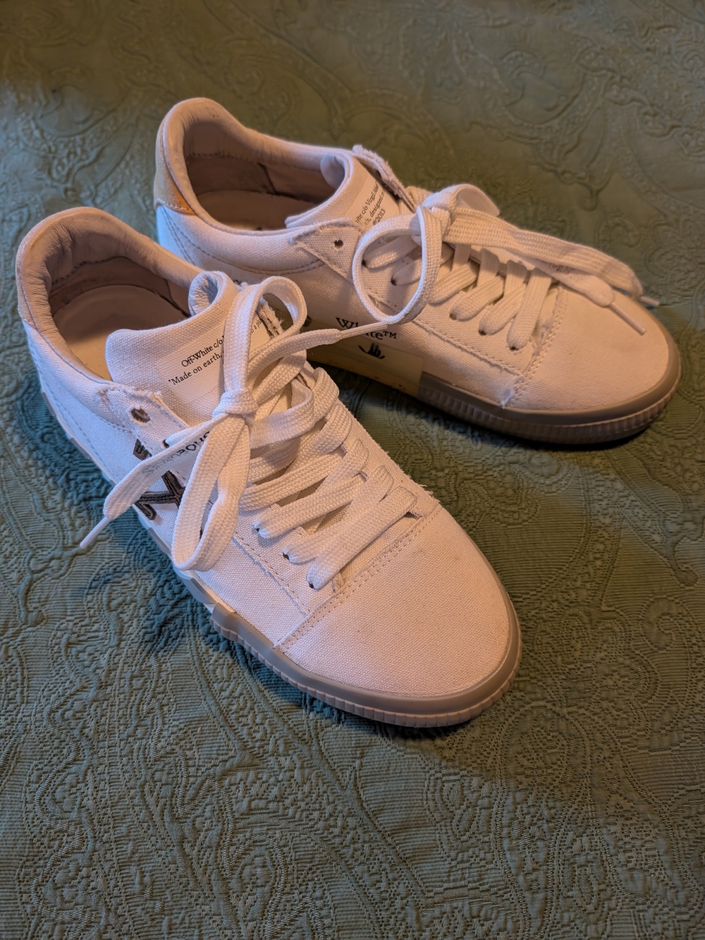 Off-White Men’s Vulcanized Canvas White Low-Top Sneakers